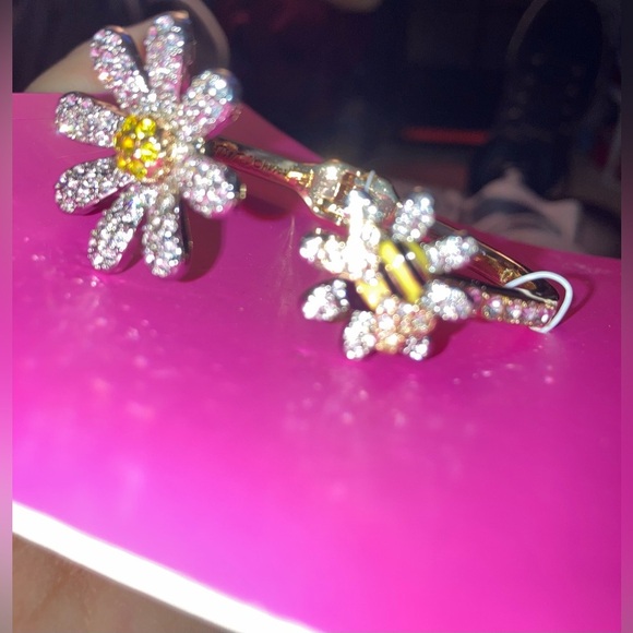 SOLD BETSEY JOHNSON SET Ooh a Daisy Mixed Metals Necklace Bracelet Earrings NWT - Picture 6 of 16